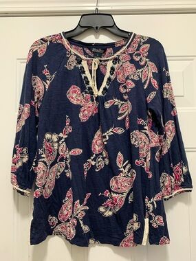 3/$15 Lucky Brand Navy Paisley Tie-Front Top Size Medium